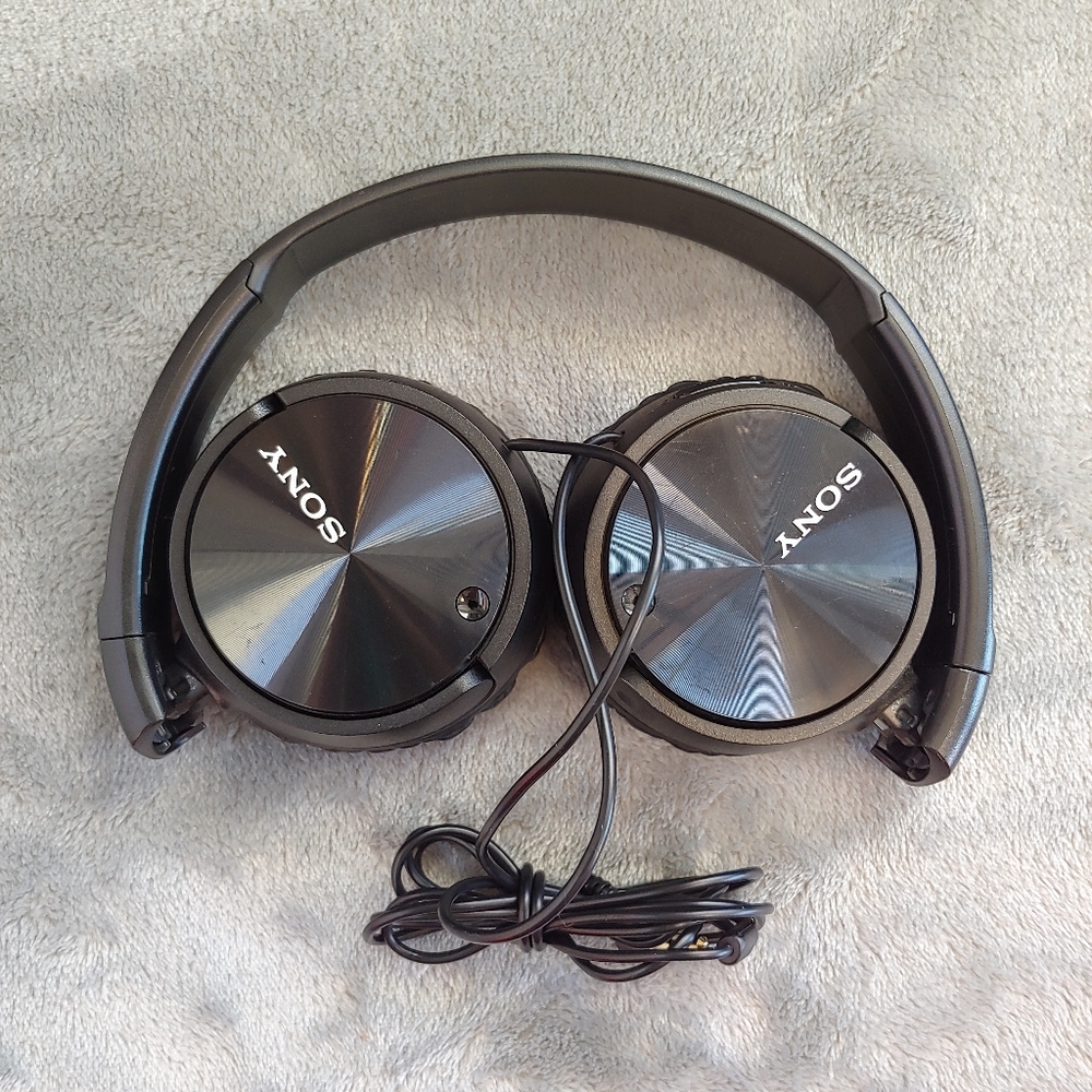 Sony over ear noise cancelling headphones